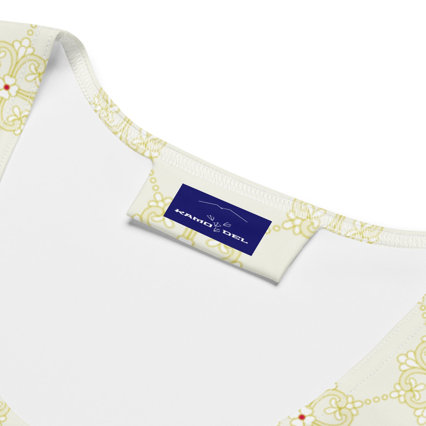 白地に金色の割付文様のノースリーブワンピースの接写画像