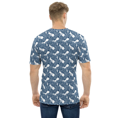 紺色の瓢箪文様メンズTシャツのコーディネート画像（バック）