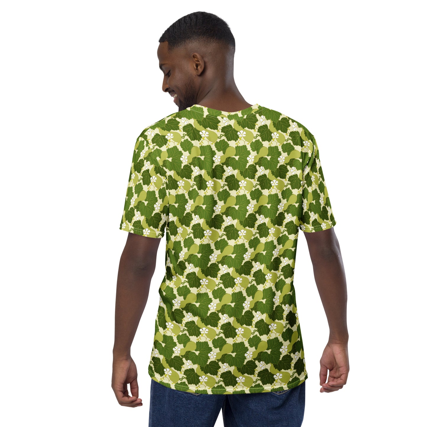 グリーンの瓢箪文様メンズTシャツのコーディネート画像（バック）