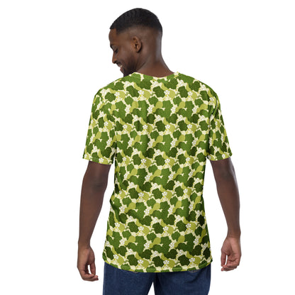 グリーンの瓢箪文様メンズTシャツのコーディネート画像（バック）