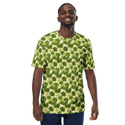グリーンの瓢箪文様メンズTシャツのコーディネート画像（フロント）