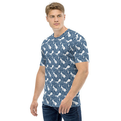 紺色の瓢箪文様メンズTシャツのコーディネート画像（左サイド）