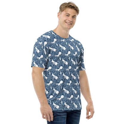 紺色の瓢箪文様メンズTシャツのコーディネート画像（右サイド）