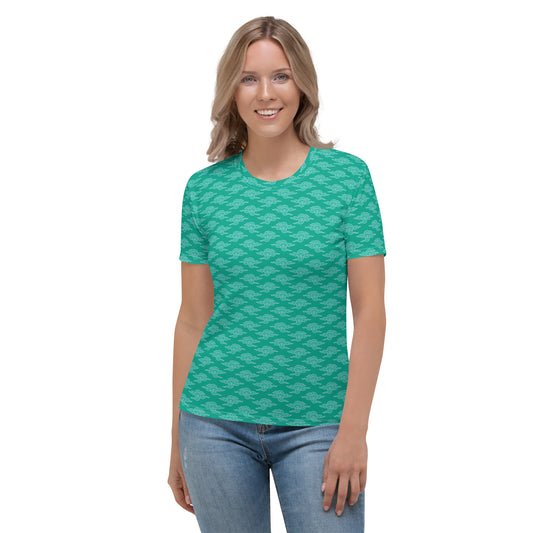 緑色の雲文様レディースTシャツのコーディネート画像（フロント）