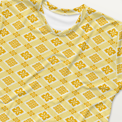 オレンジ色の幸菱文様メンズTシャツの接写画像