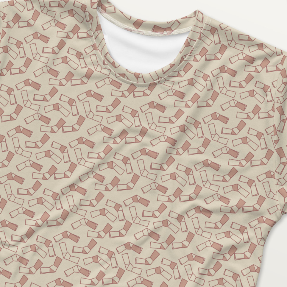 ベージュ色の結び文メンズTシャツの接写画像