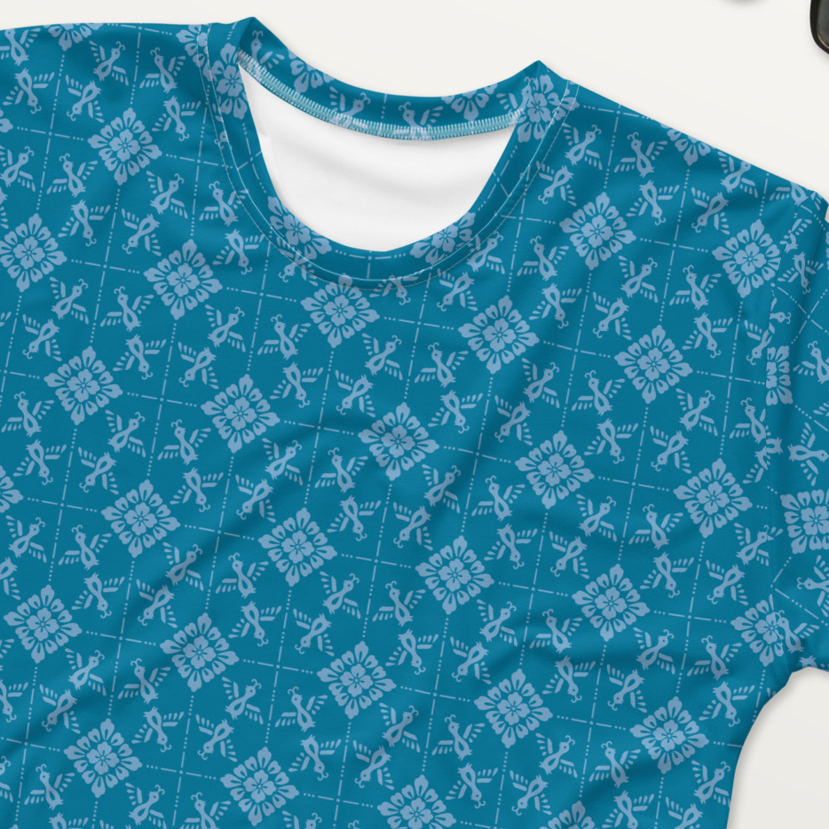 青色の鳥襷文メンズTシャツの接写画像