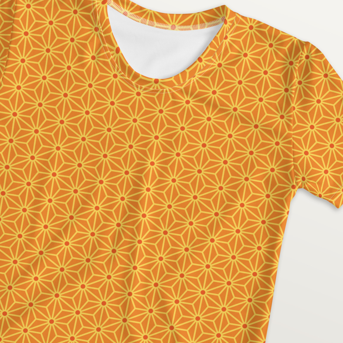 オレンジ色の麻の葉文様レディースTシャツの接写画像