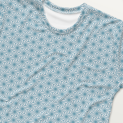 青色（水色）のねじれ麻の葉文様メンズTシャツの接写画像