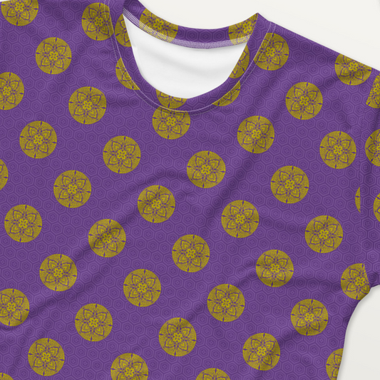 紫色の亀甲に金色八つ藤文様メンズTシャツの接写画像