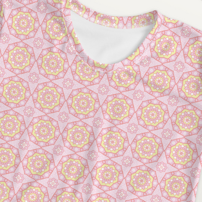 ピンク色の蜀江文様レディースTシャツの接写画像