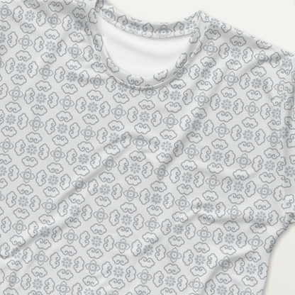 グレーの割付文様メンズTシャツの接写画像