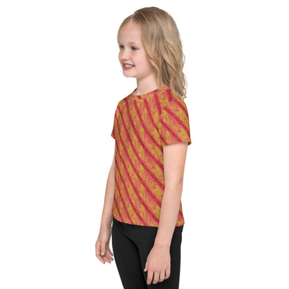 昇龍（昇竜）の伝統文様を赤地の男の子や女の子たち子供向けキッズTシャツのコーデ画像（左サイド）