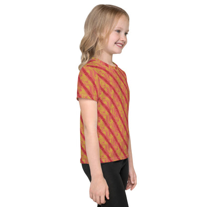 昇龍（昇竜）の伝統文様を赤地の男の子や女の子たち子供向けキッズTシャツのコーデ画像（右サイド）