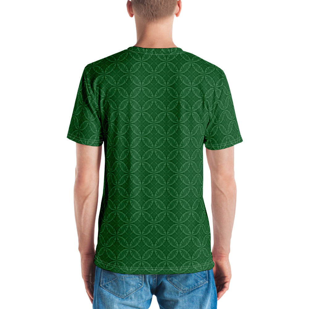 緑色の鳥襷文メンズTシャツのコーディネート画像（バック）