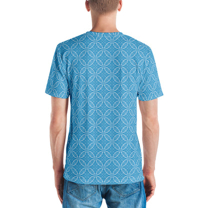 水色の鳥襷文メンズTシャツのコーディネート画像（バック）
