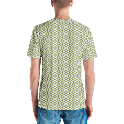 オリーブ色の業平菱文様メンズTシャツのコーディネート画像（バック）