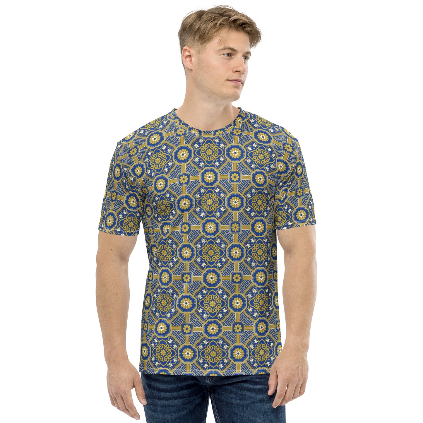 青系色の蜀江襷文様メンズTシャツのコーディネート画像（フロント）