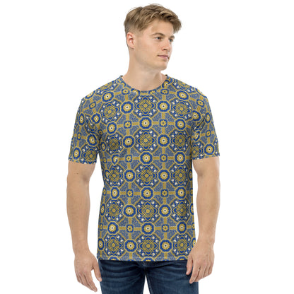 青系色の蜀江襷文様メンズTシャツのコーディネート画像（フロント）