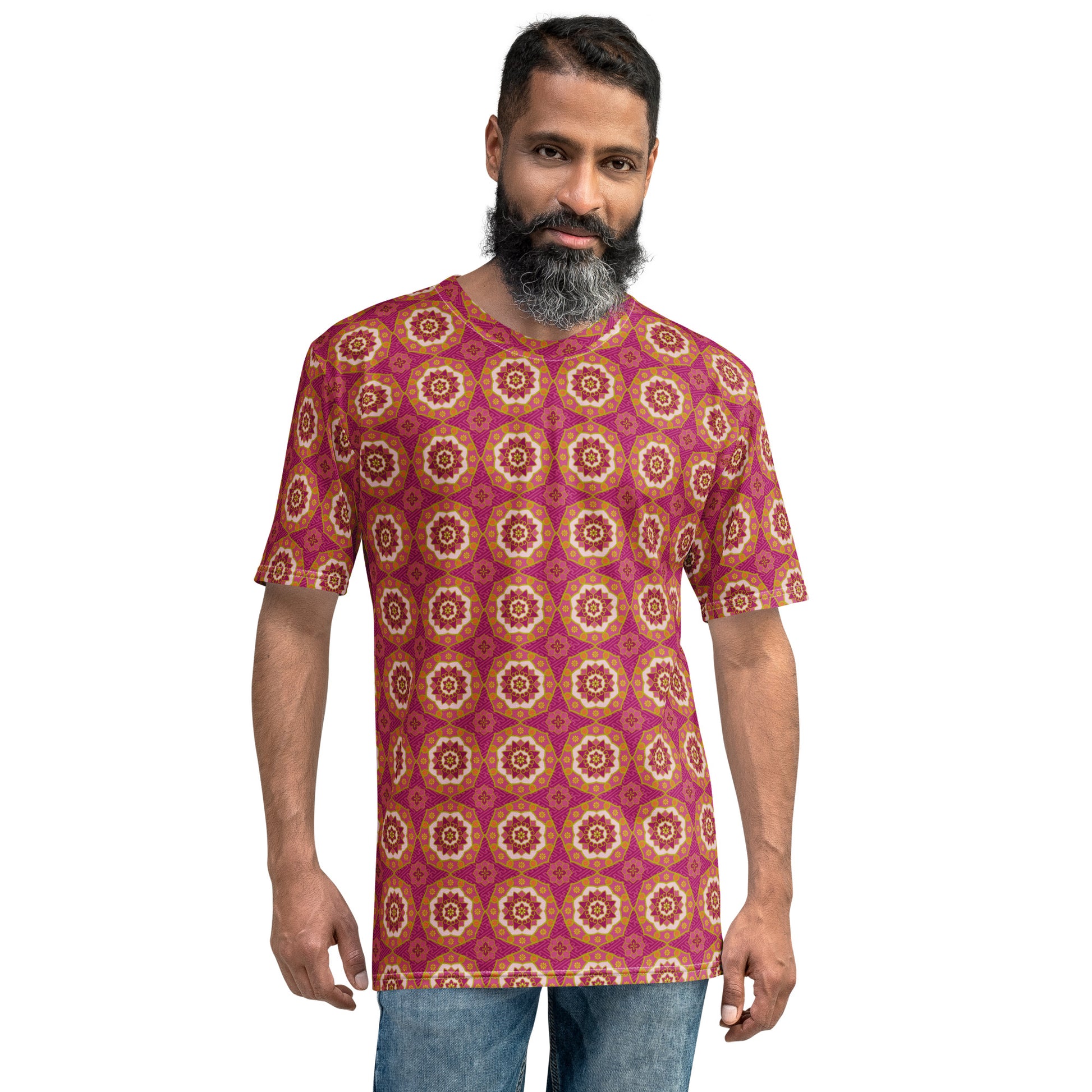 赤色ベースの蜀江文様メンズTシャツのコーディネート画像（フロント）