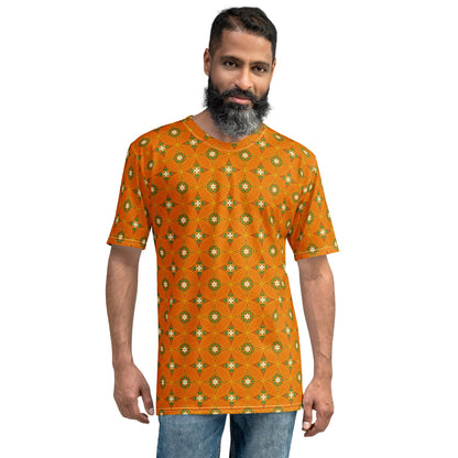 オレンジ色の七宝繋ぎ文様メンズTシャツのコーディネート画像（フロント）