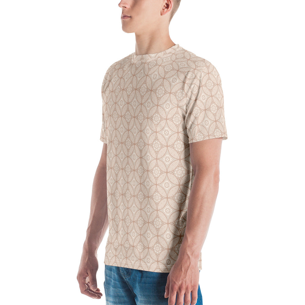 ベージュ色の七宝繋ぎ文様メンズTシャツのコーディネート画像（左サイド）
