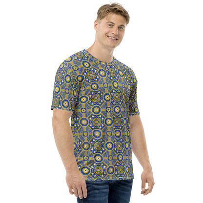 青系色の蜀江襷文様メンズTシャツのコーディネート画像（右サイド）