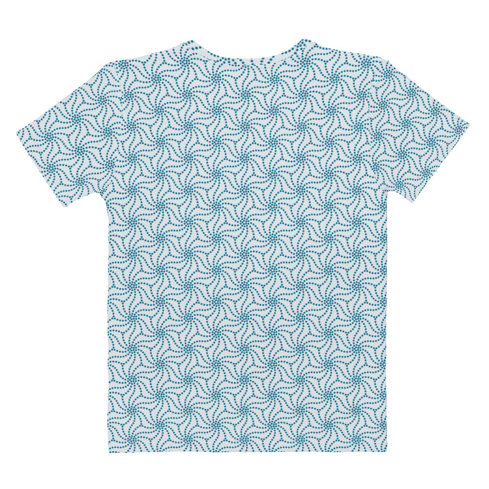 青色（水色）のねじれ麻の葉文様レディースTシャツの背面画像