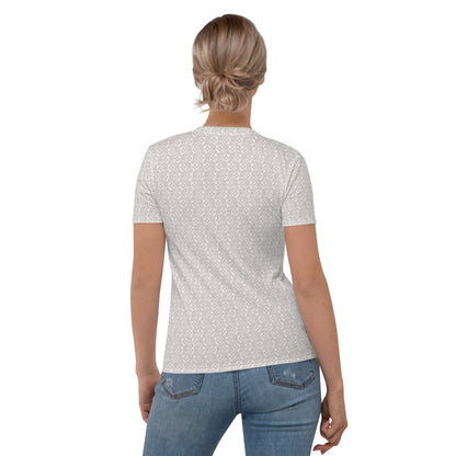 グレーの花勝見柄レディースTシャツのコーディネート画像（バック）