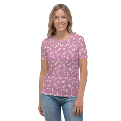 ピンク色の桜文様レディースTシャツのコーディネート画像（フロント）