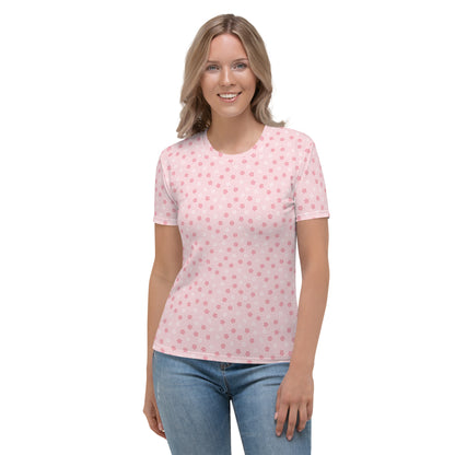 ピンクの桜（花筏）文様レディースTシャツのコーディネート画像（フロント）