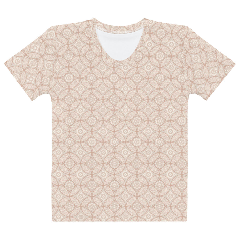 ベージュ色の七宝繋ぎ文様レディースTシャツの前面画像