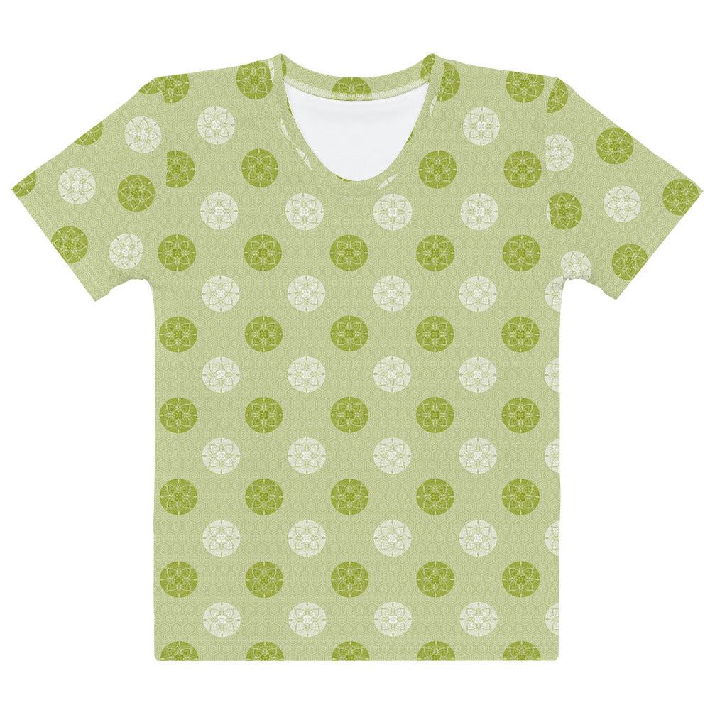 薄緑色の亀甲に八つ藤文様レディースTシャツの前面画像