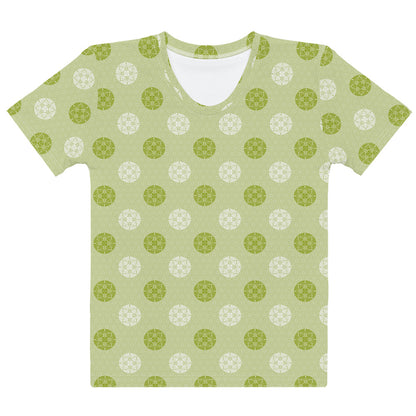 薄緑色の亀甲に八つ藤文様レディースTシャツの前面画像