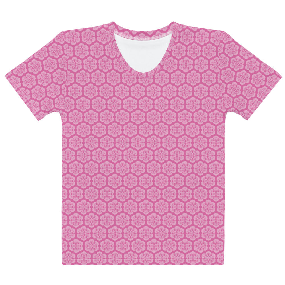 ピンク色の六つ雲亀甲文様レディースTシャツの前面画像