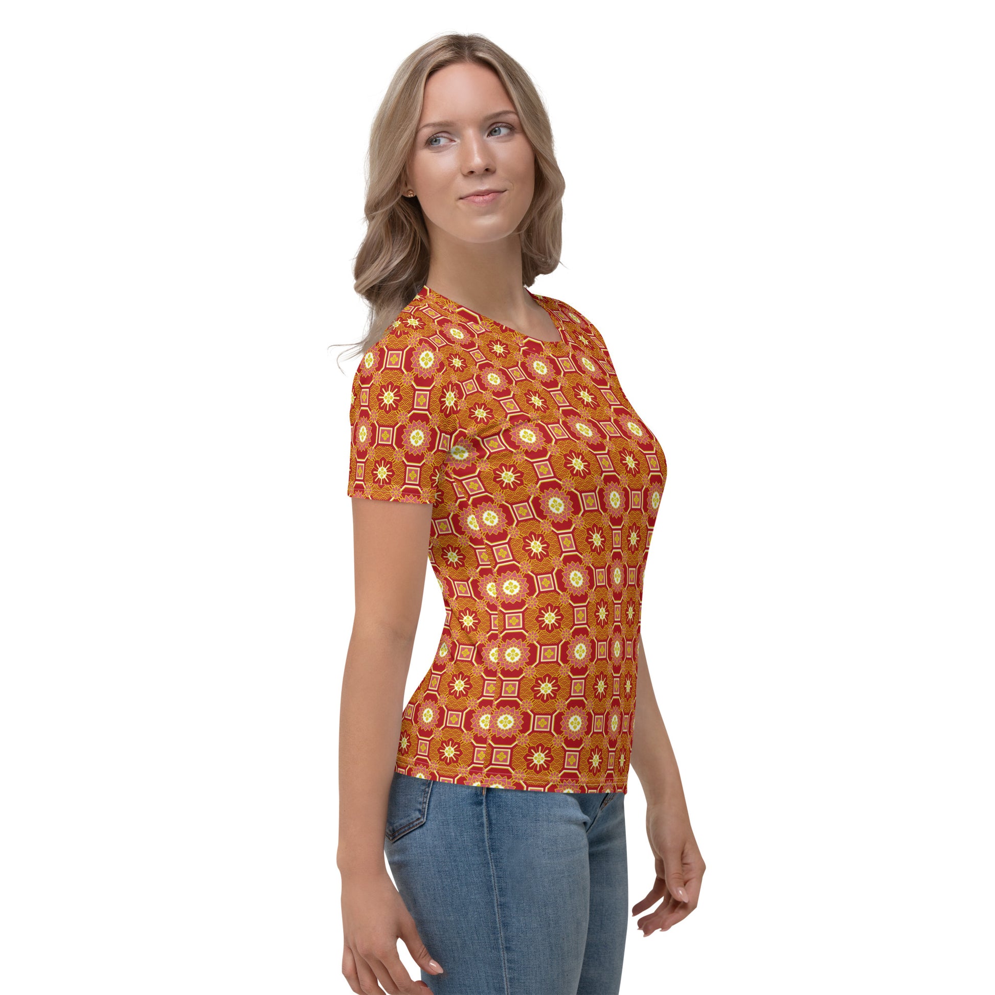 オレンジ色の蜀江文様レディースTシャツのコーディネート画像（右サイド）