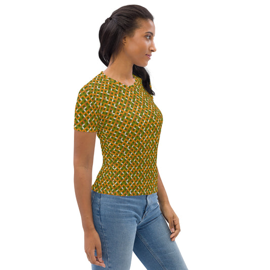 グリーンとオレンジ色の七宝繋ぎ文様レディースTシャツのコーディネート画像（右サイド）