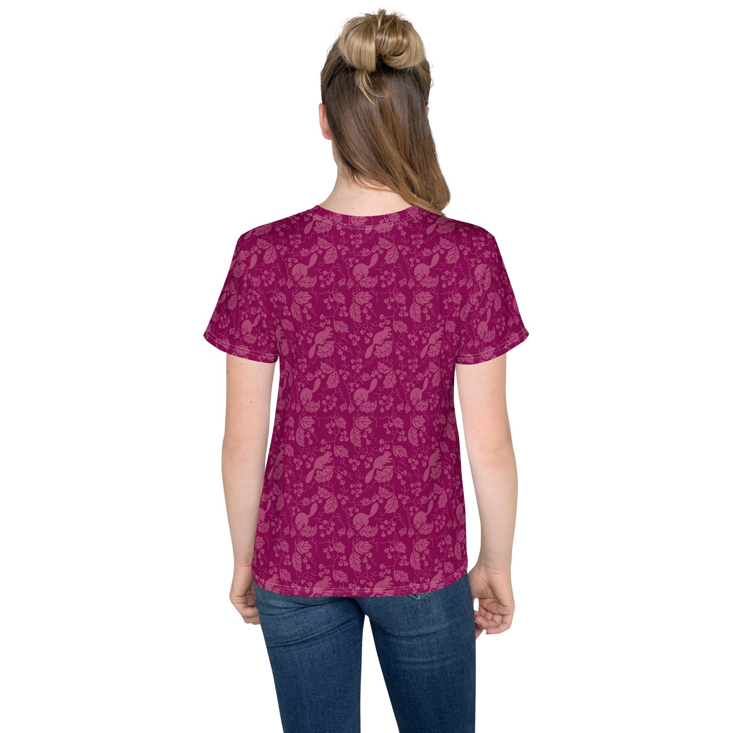 栗鼠（リス）の伝統文様をあしらった紫地の女の子Tシャツのコーデ画像（バック）