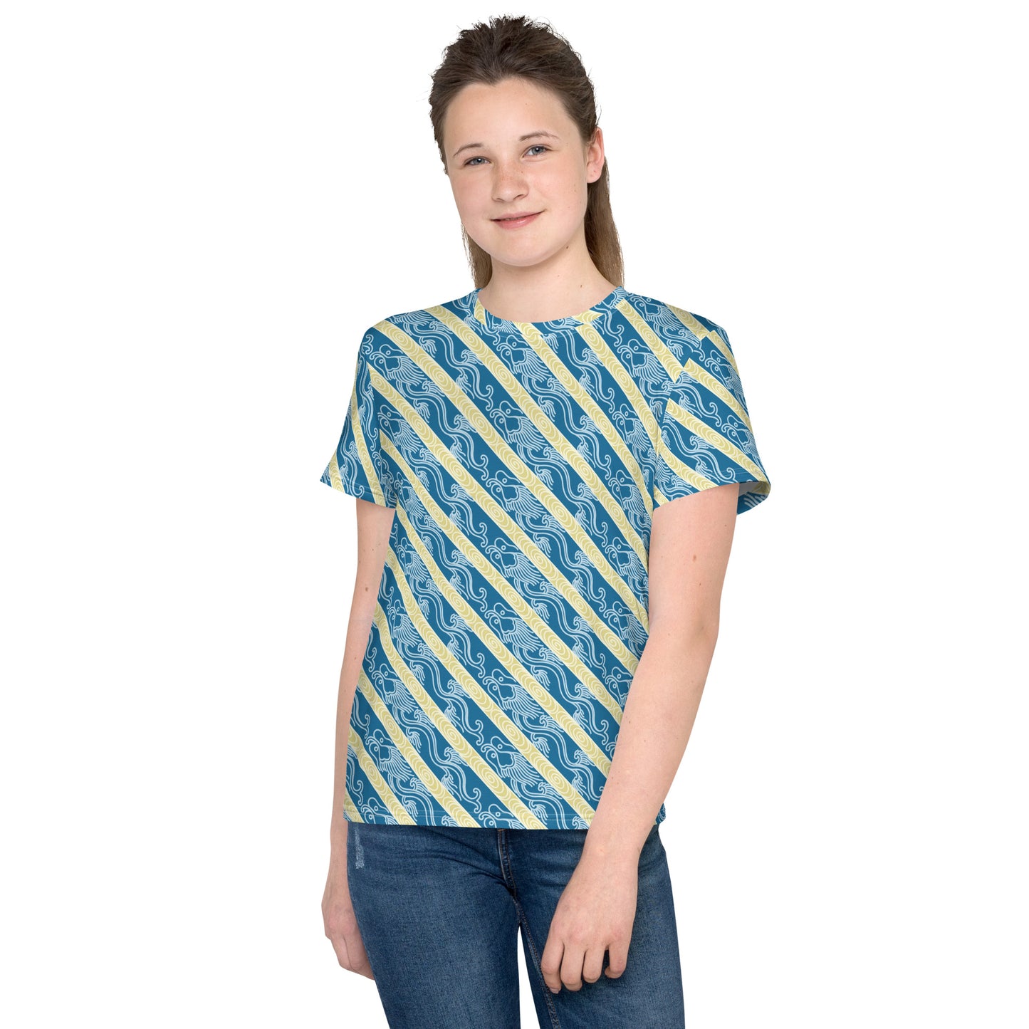 昇龍（昇竜）の伝統文様を青地の女の子Tシャツのコーデ画像（フロント）