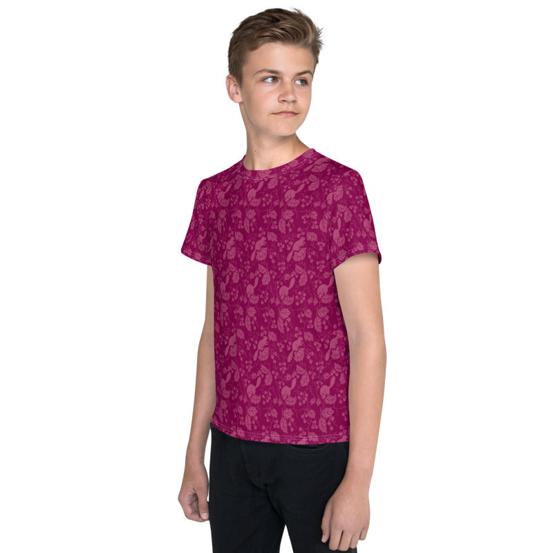 栗鼠（リス）の伝統文様をあしらった紫地の男の子Tシャツのコーデ画像（左サイド）