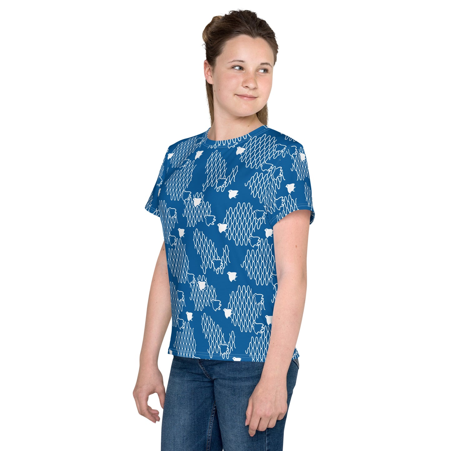 千鳥の伝統文様をあしらった青地の女の子Tシャツのコーデ画像（左サイド）
