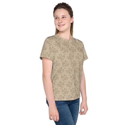 龍の文様である竜紋（龍紋）を四角くデフォルメした茶色（ベージュ）地の女の子Tシャツのコーデ画像（右サイド）