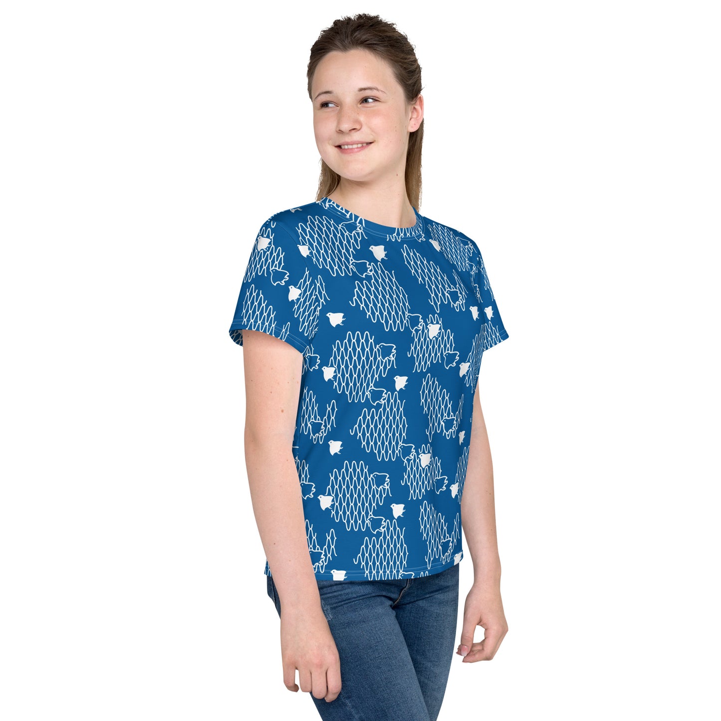 千鳥の伝統文様をあしらった青地の女の子Tシャツのコーデ画像（右サイド）